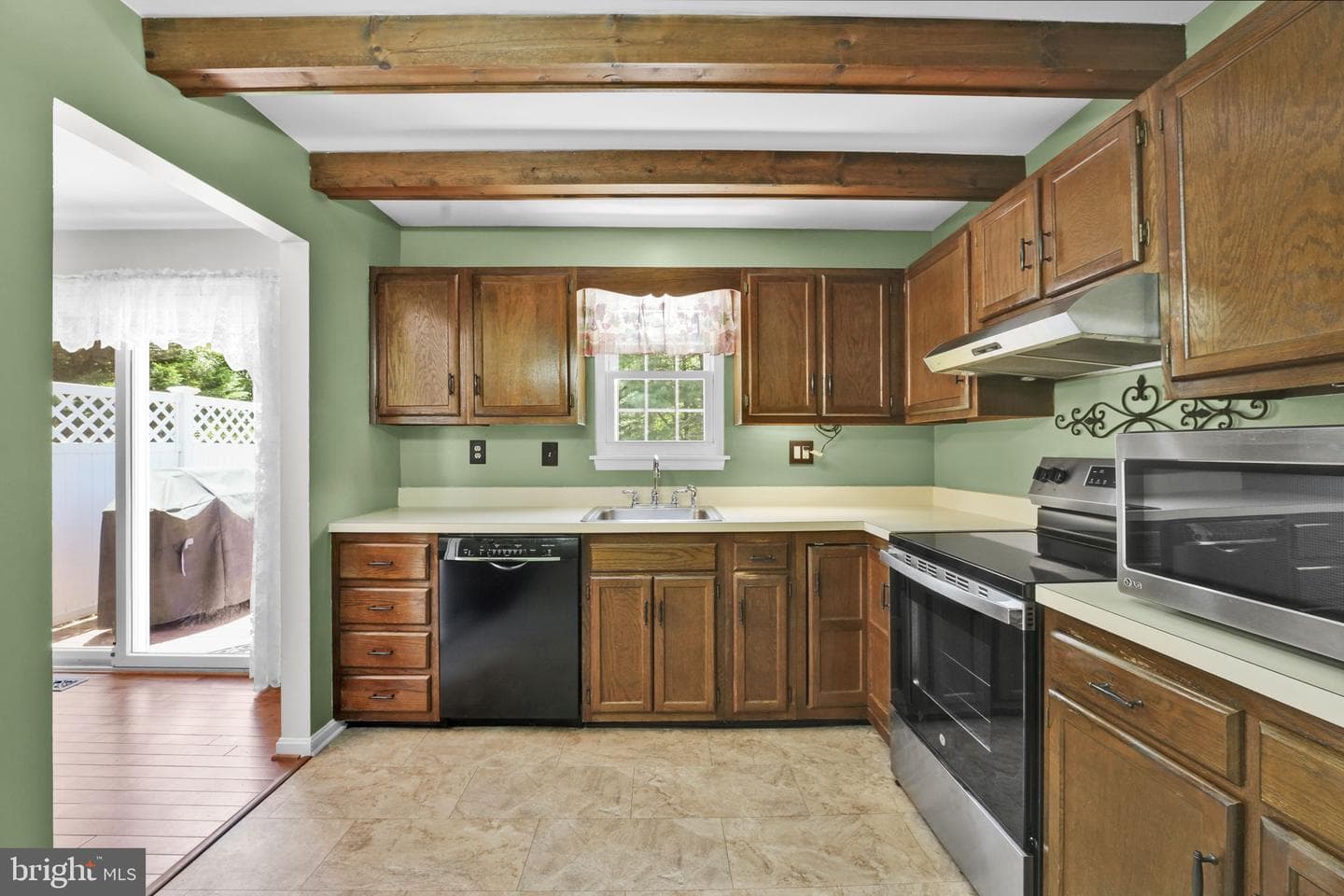 7094 Saddle Drive photo 9