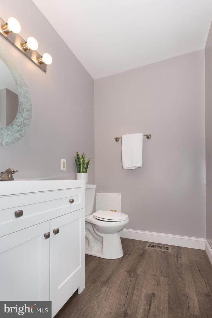 1260 Campus Court photo 20