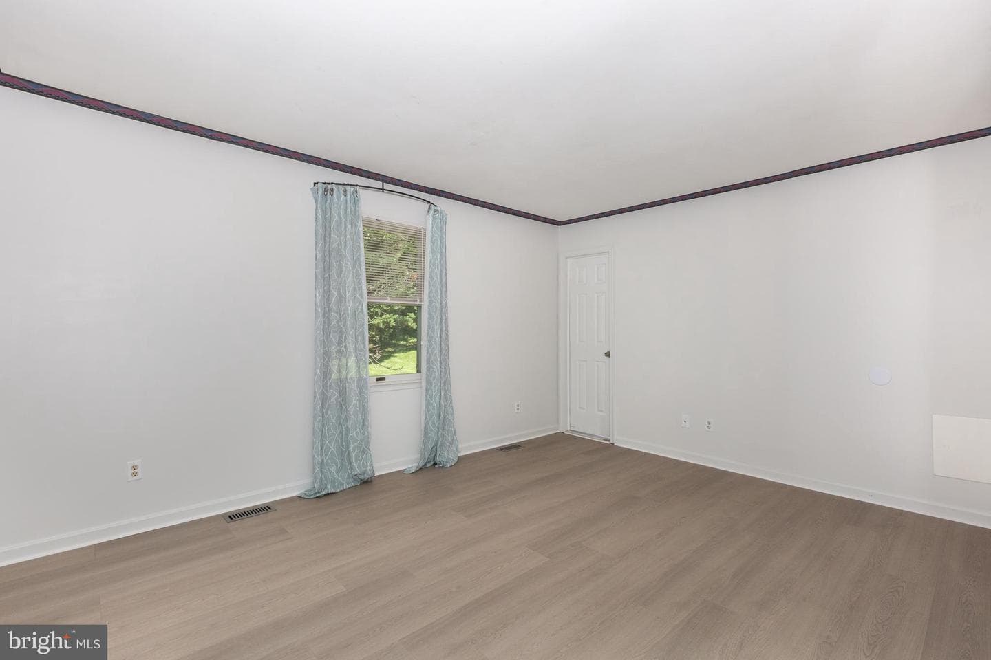 1260 Campus Court photo 25
