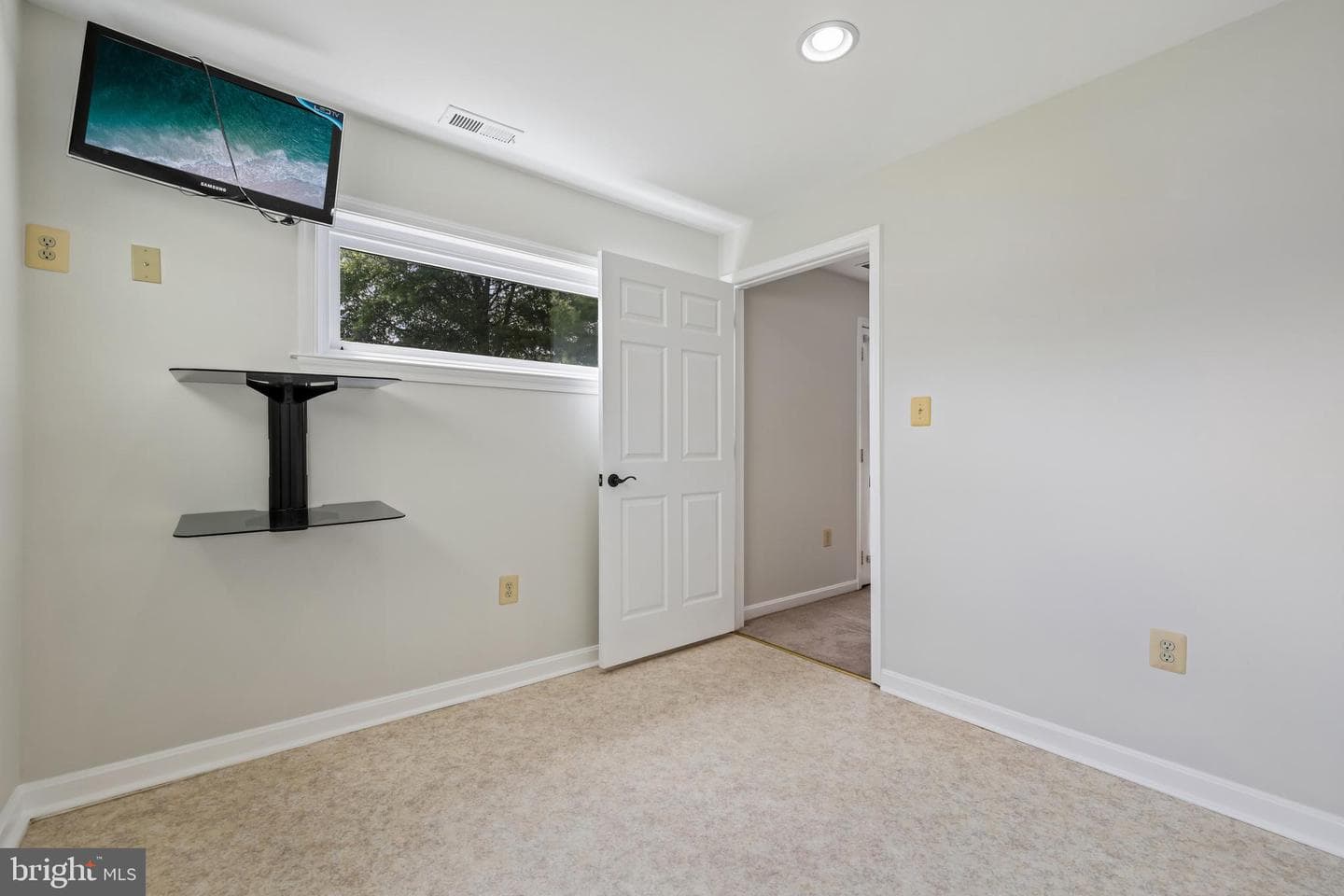 902 Clauser Court photo 56