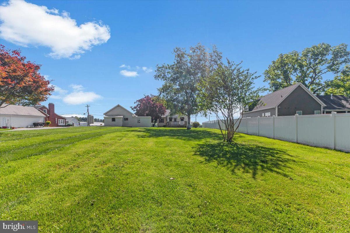 6824 Woodbine Road photo 32