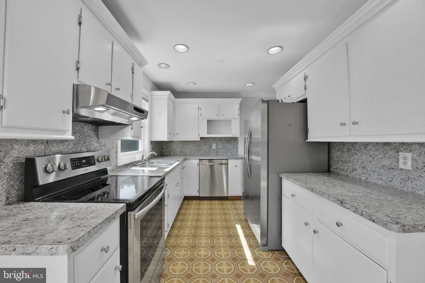 810 Wisteria Drive photo 27