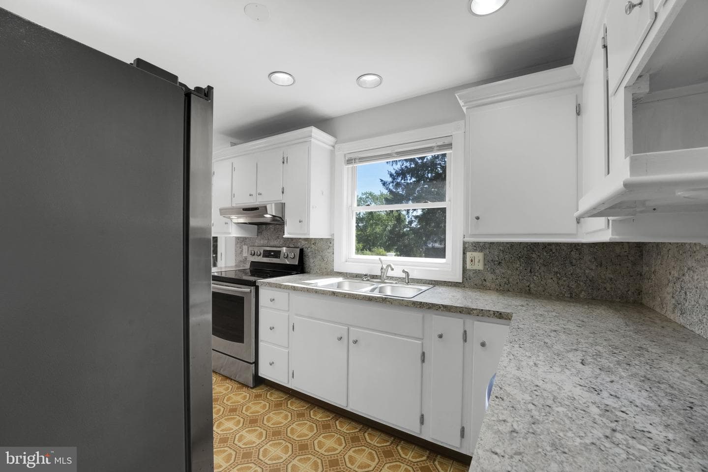 810 Wisteria Drive photo 31