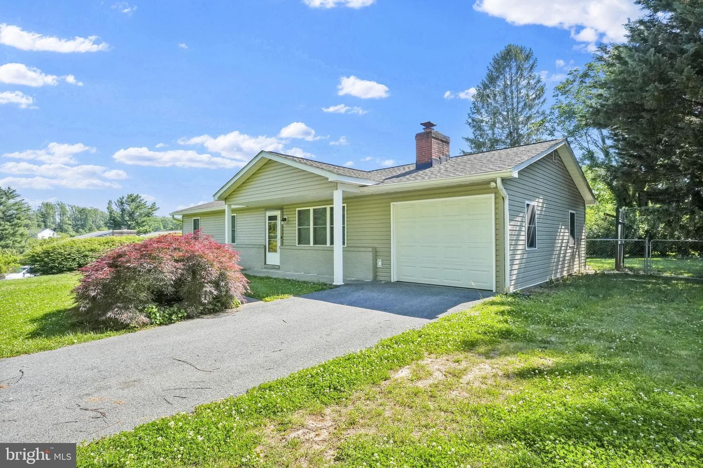 810 Wisteria Drive photo 4