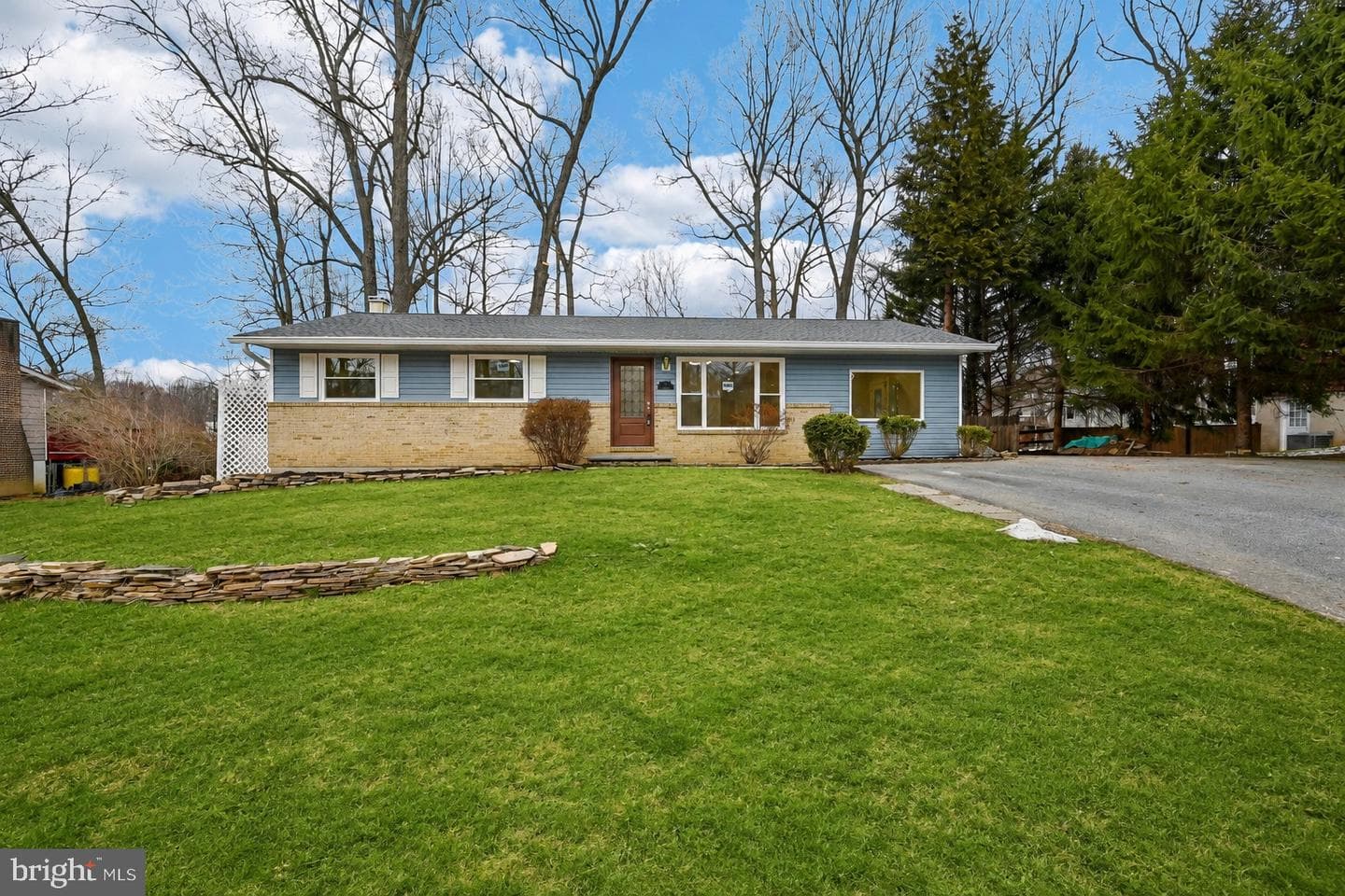 5806 Miriam Drive photo 3