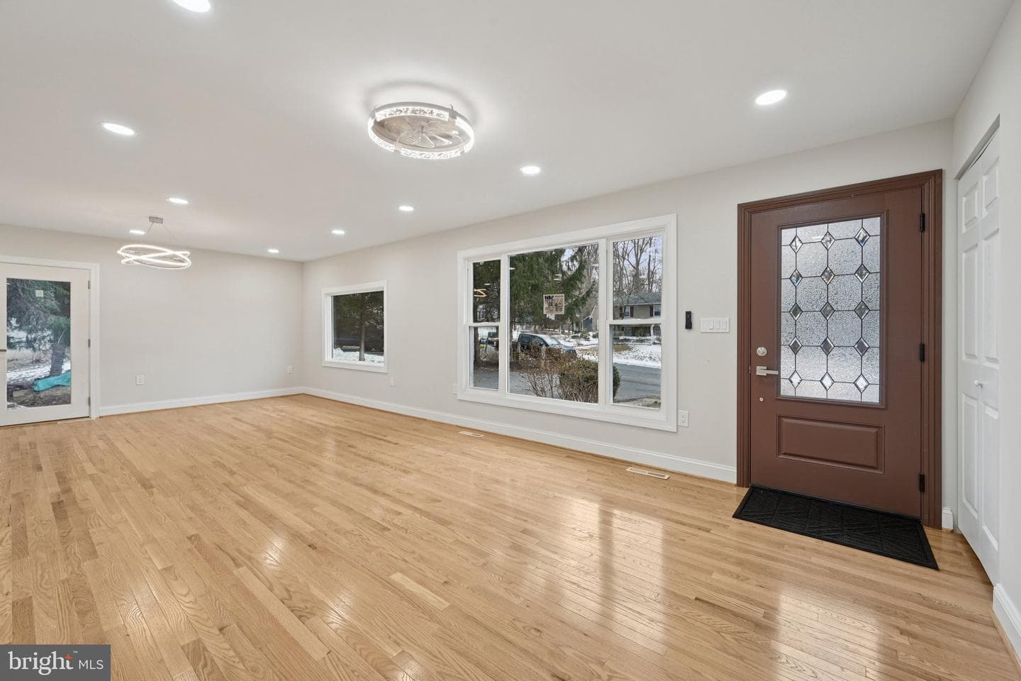 5806 Miriam Drive photo 6
