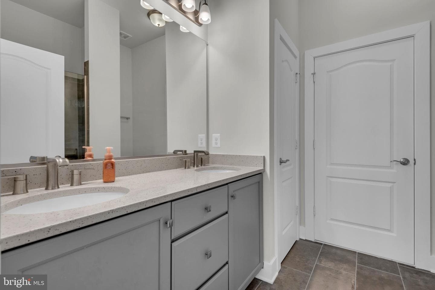 2820 Town View Circle photo 16