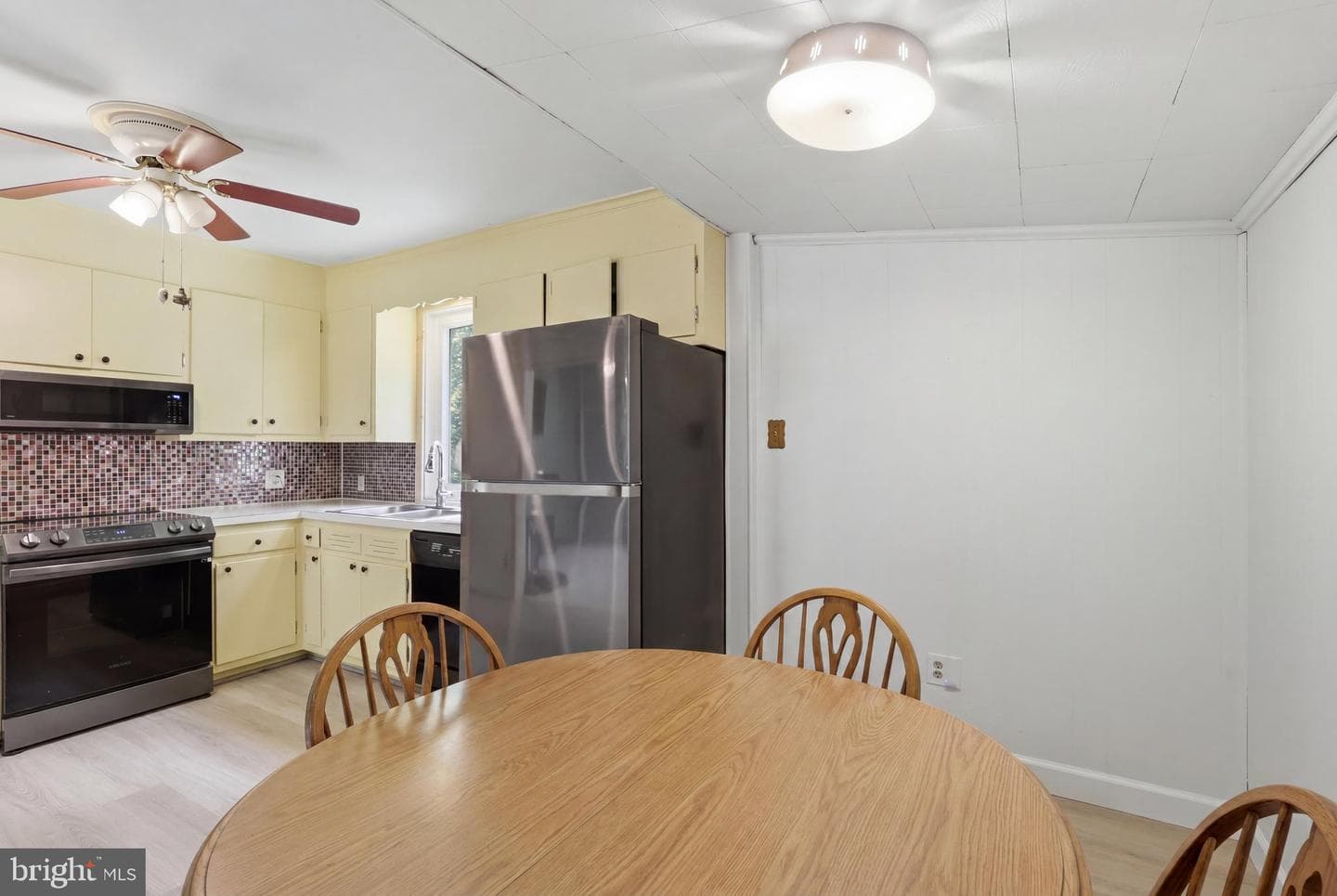 106 E Deep Run Road photo 11