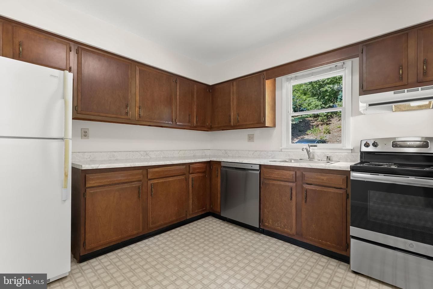 308 Waterview Court photo 18