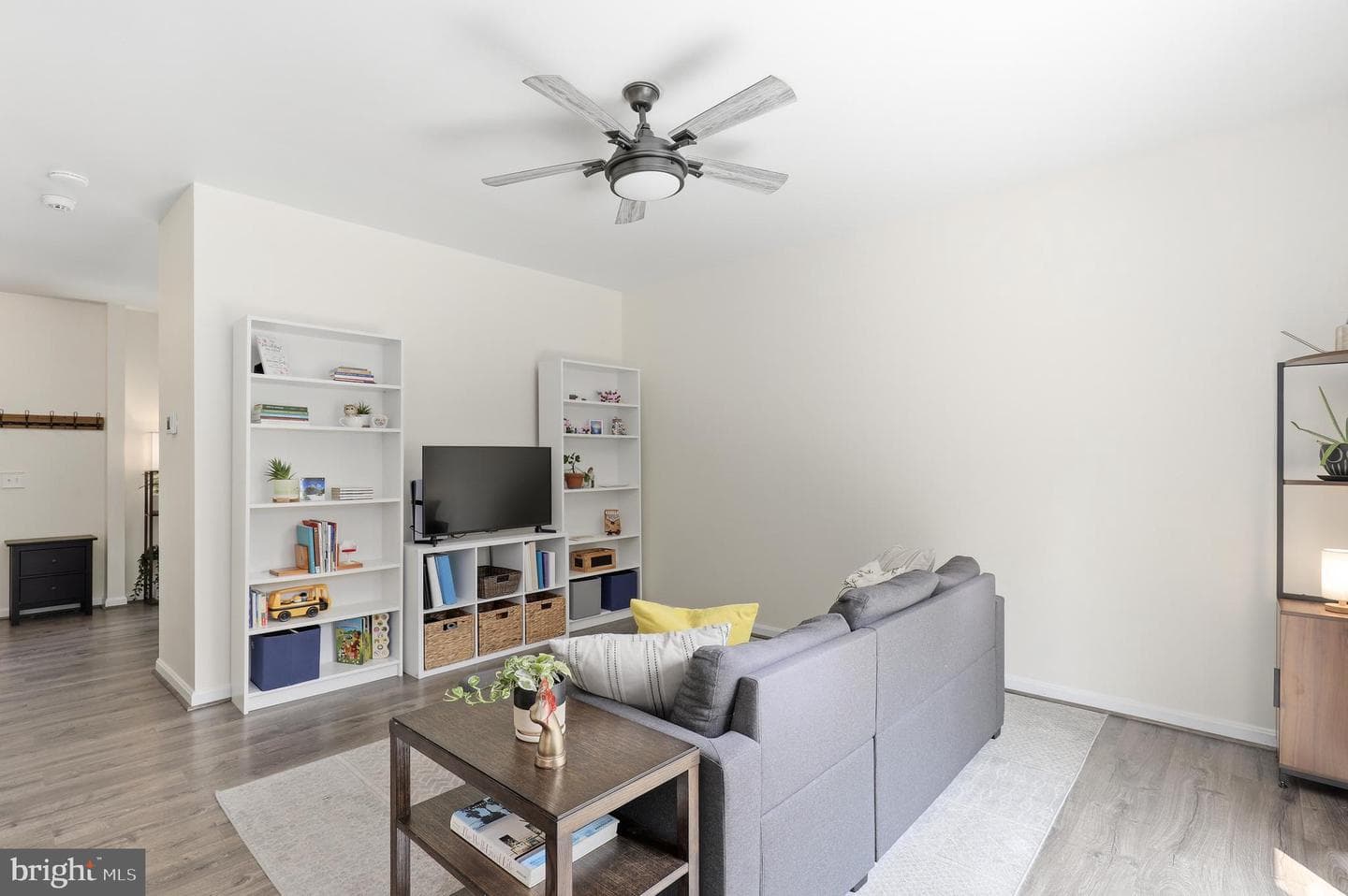 357 Buckingham Way photo 11