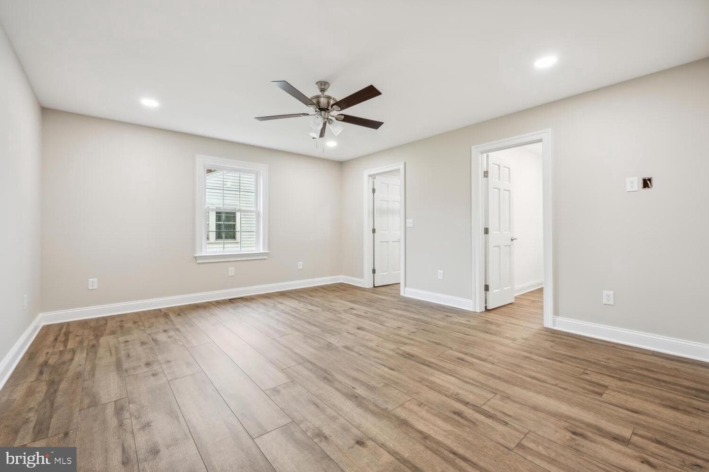 405 Collins Avenue photo 14