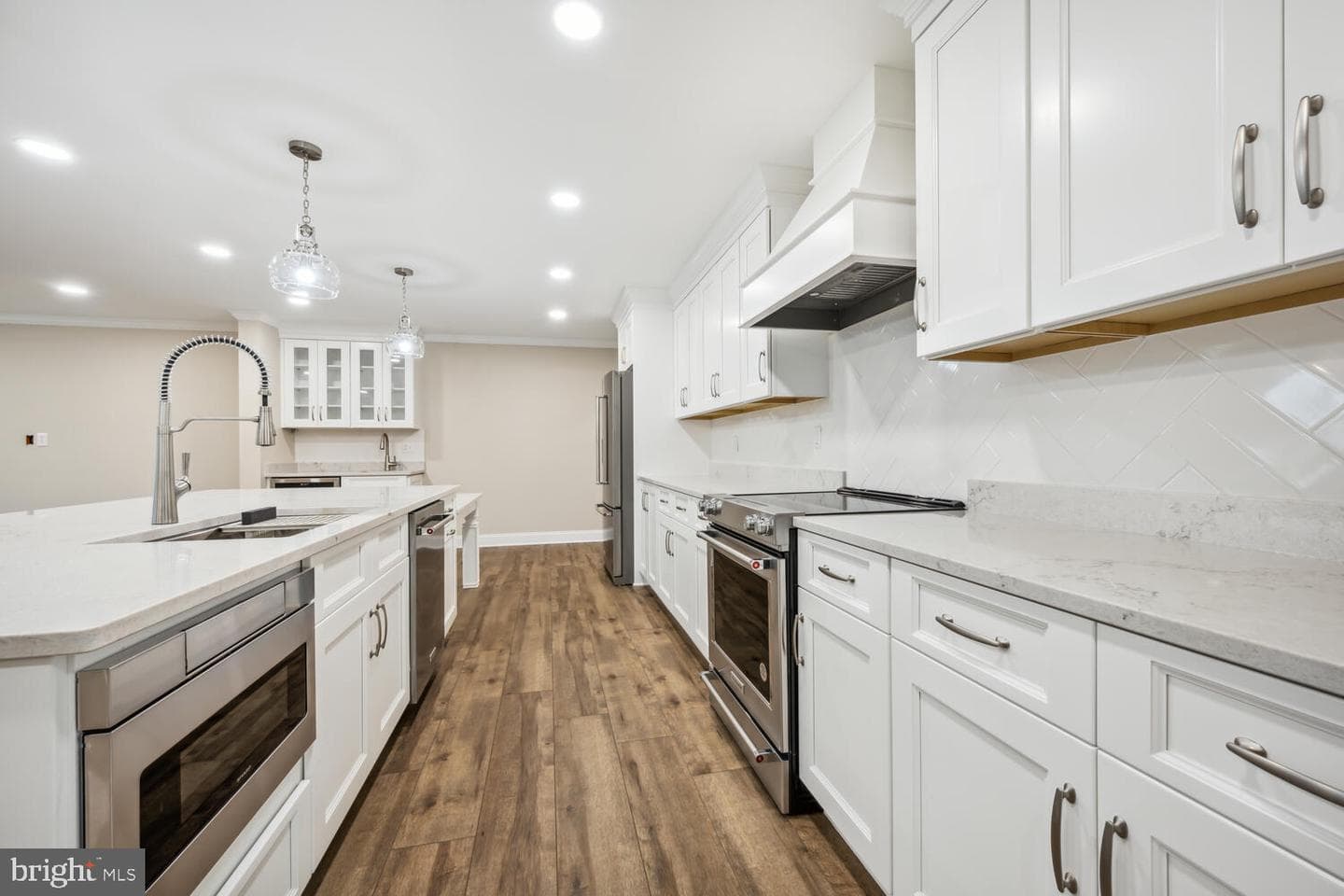 405 Collins Avenue photo 9