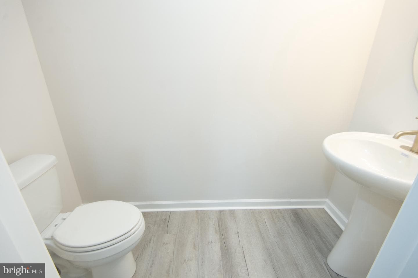 107 Railroad Avenue photo 15