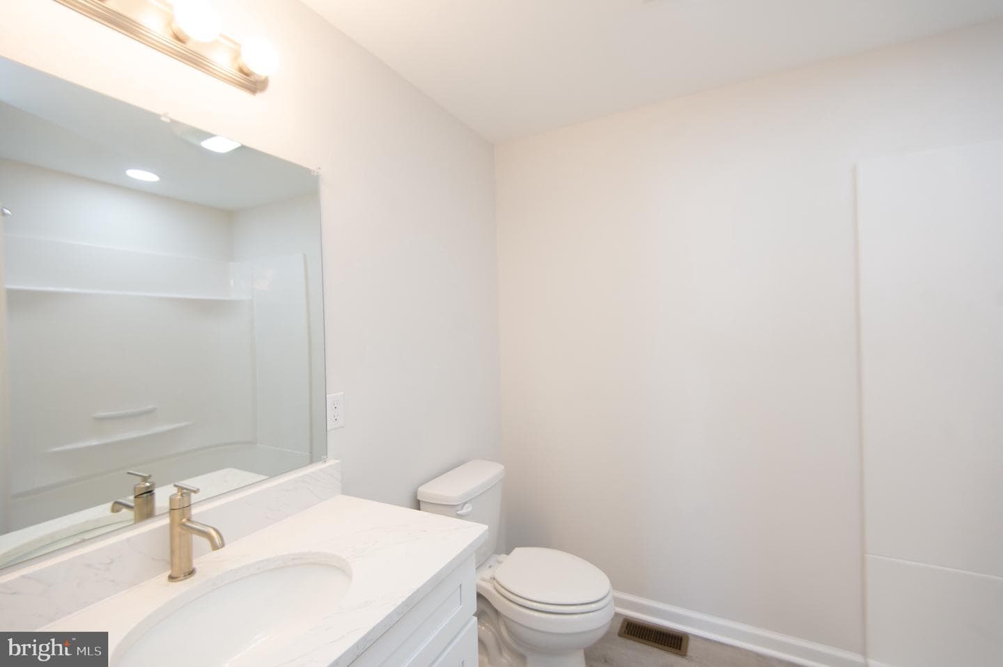 107 Railroad Avenue photo 21