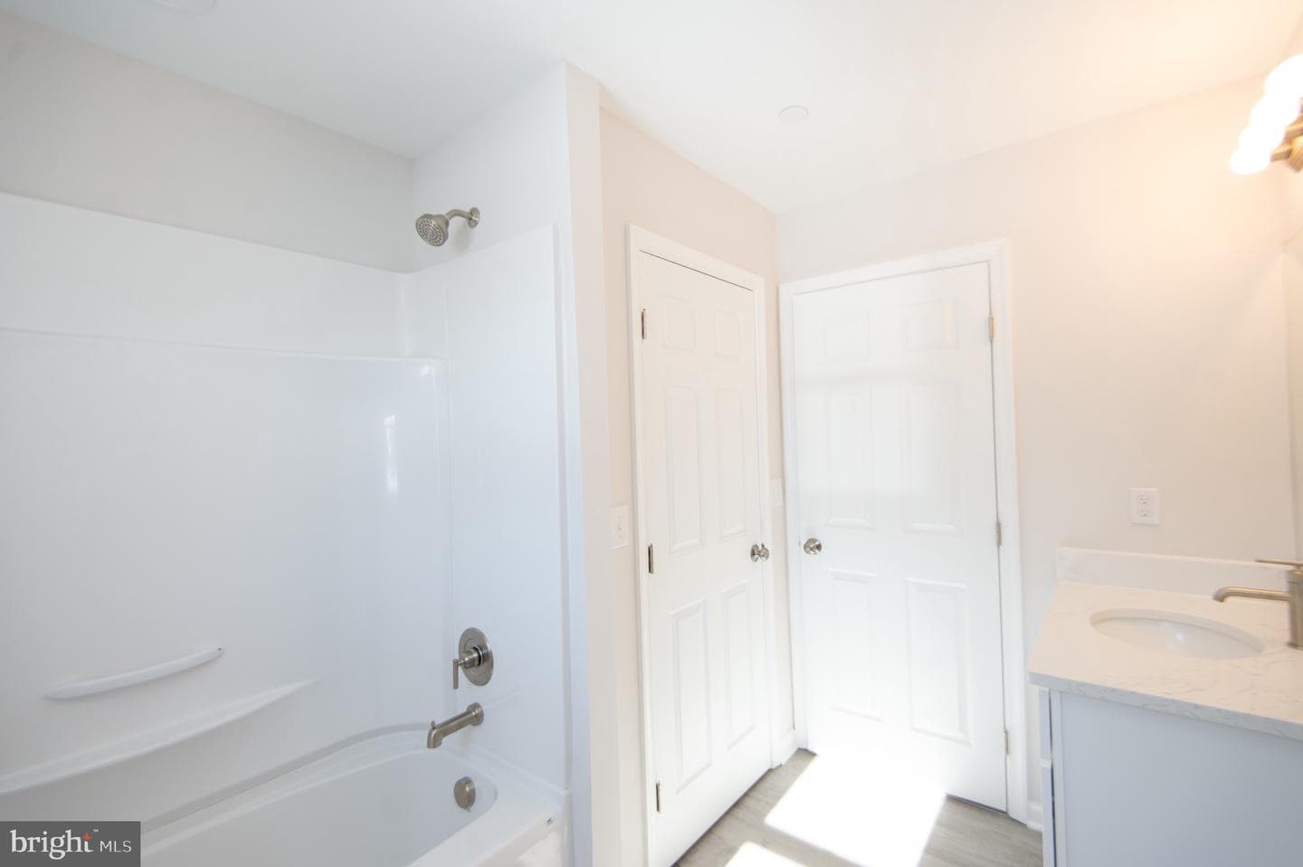 107 Railroad Avenue photo 23