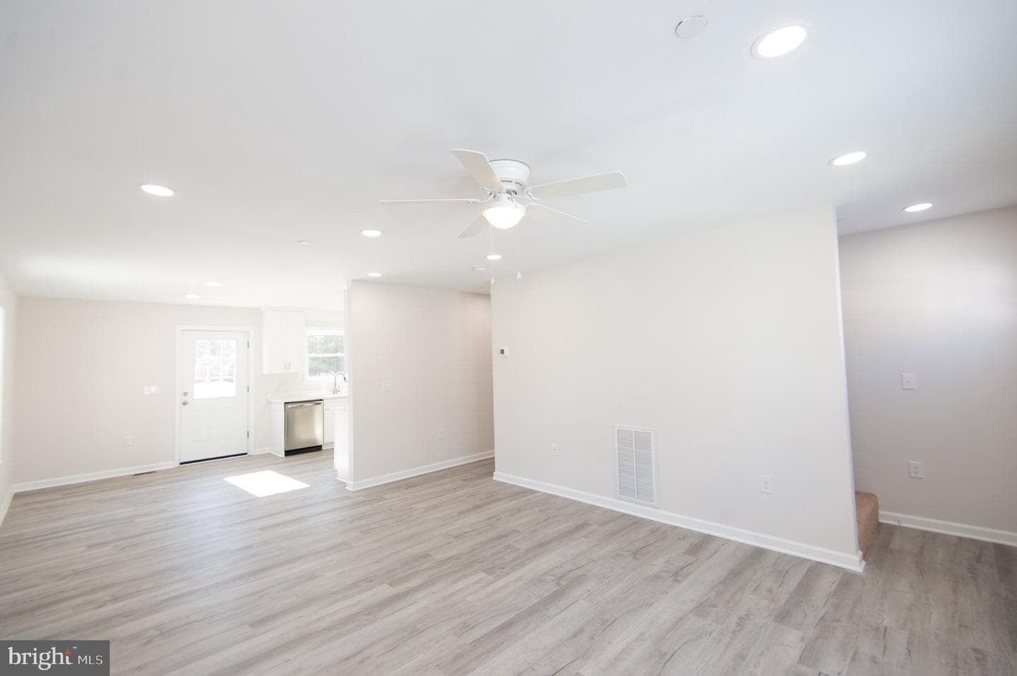 107 Railroad Avenue photo 9