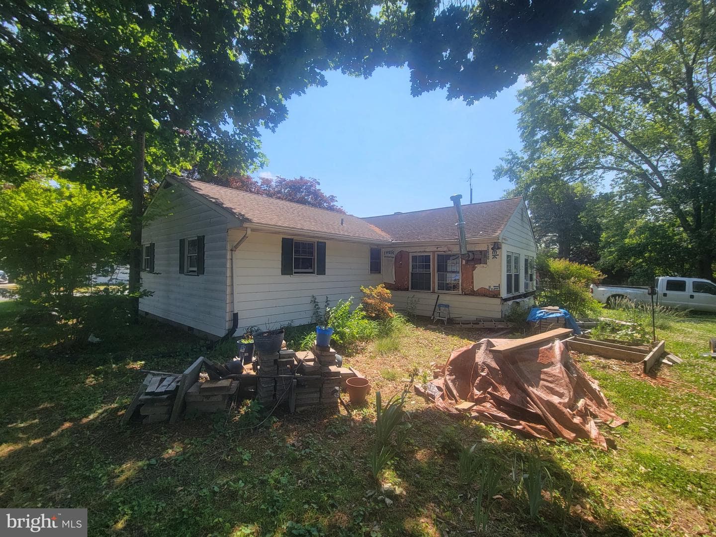 302 Noble Street photo 7