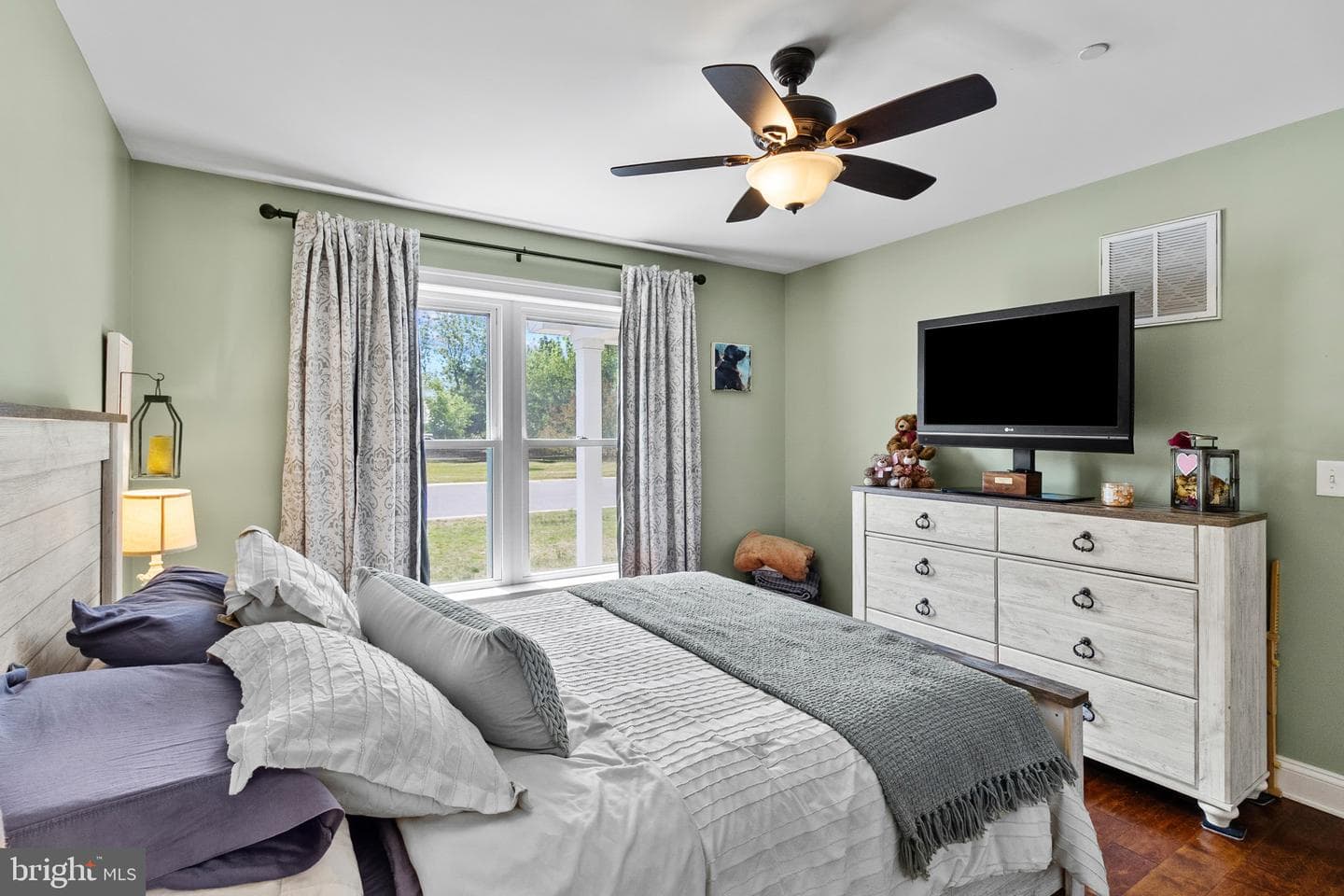 102 Barnes Court photo 20
