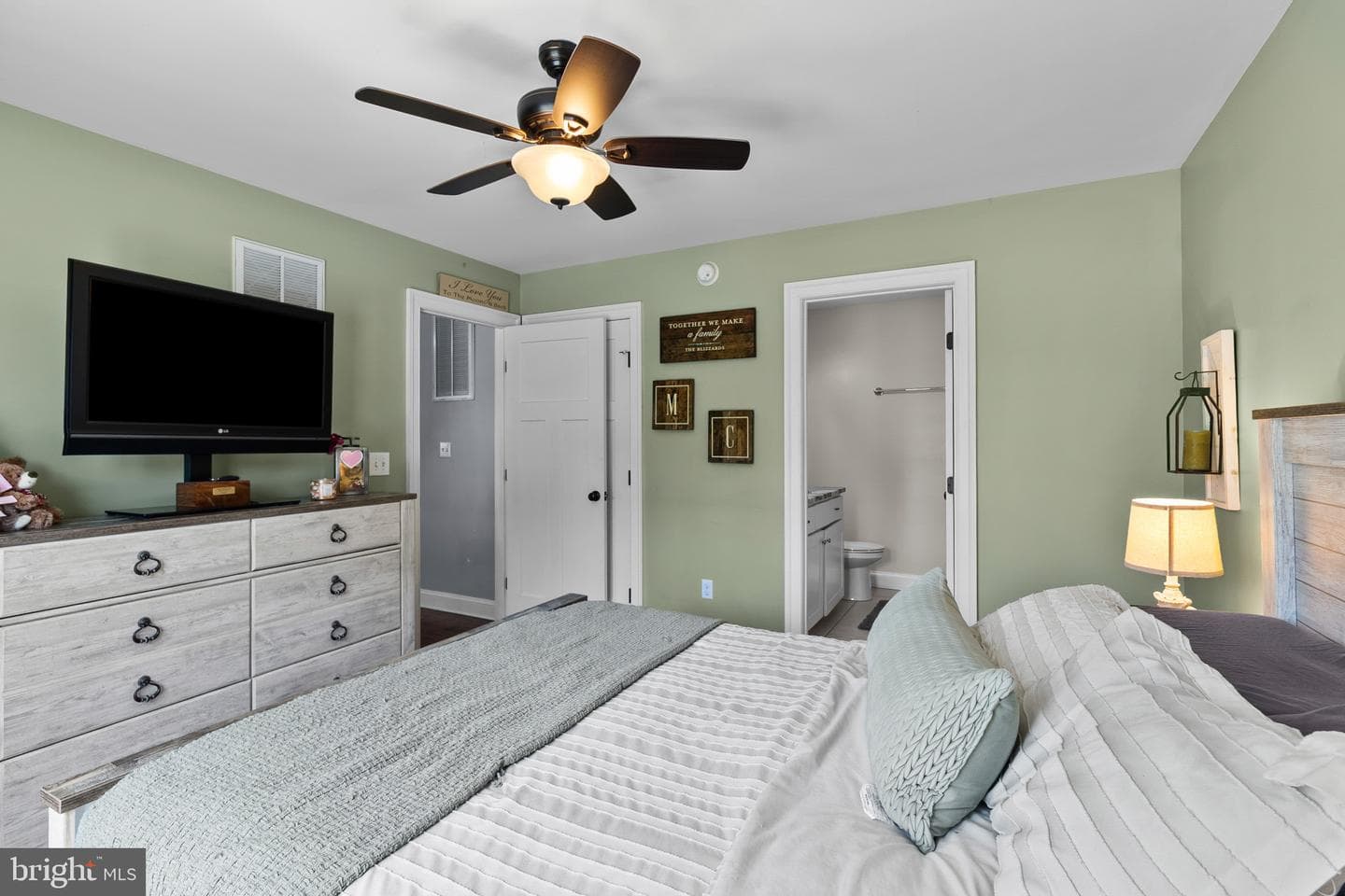 102 Barnes Court photo 22