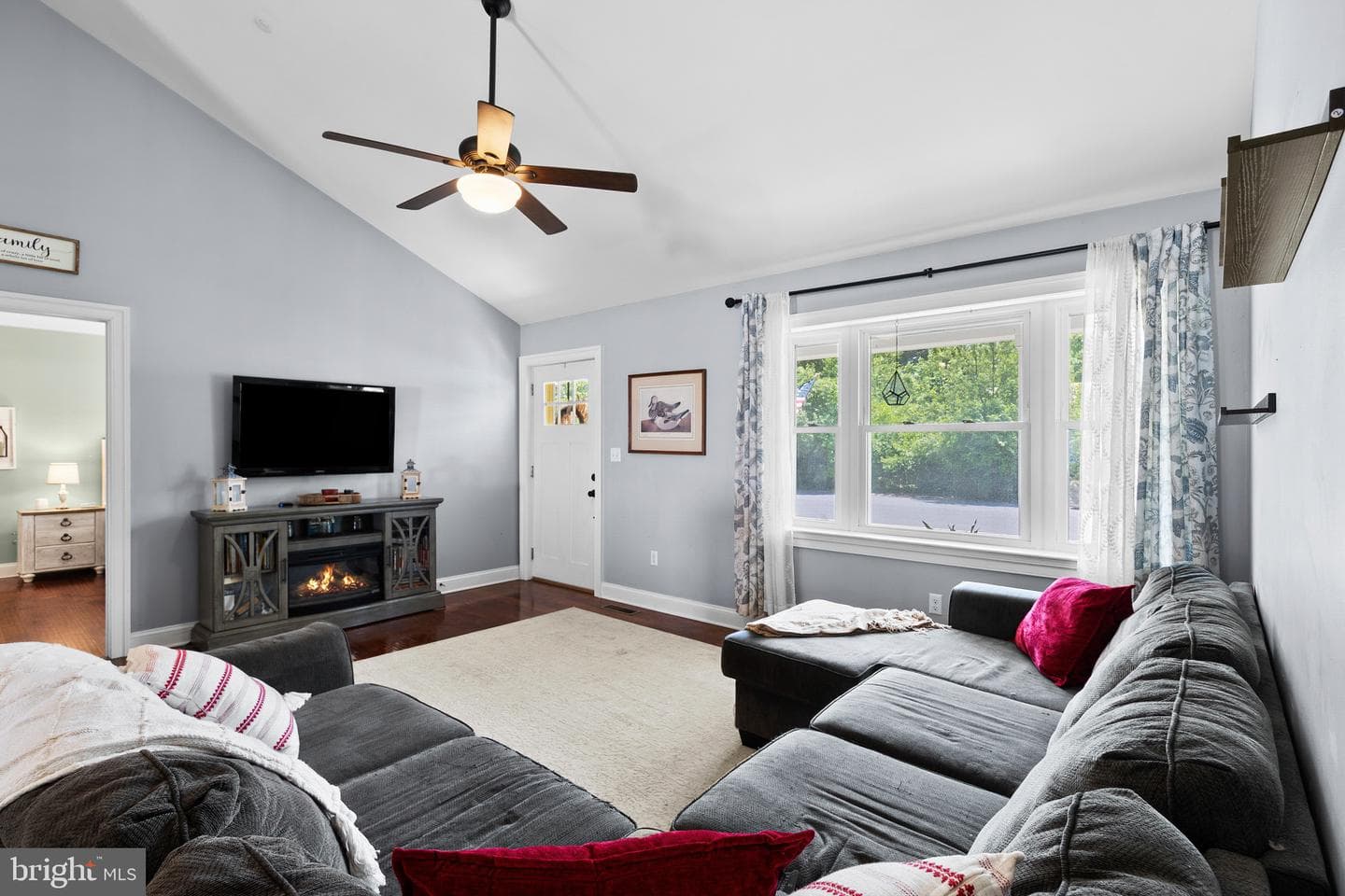 102 Barnes Court photo 7