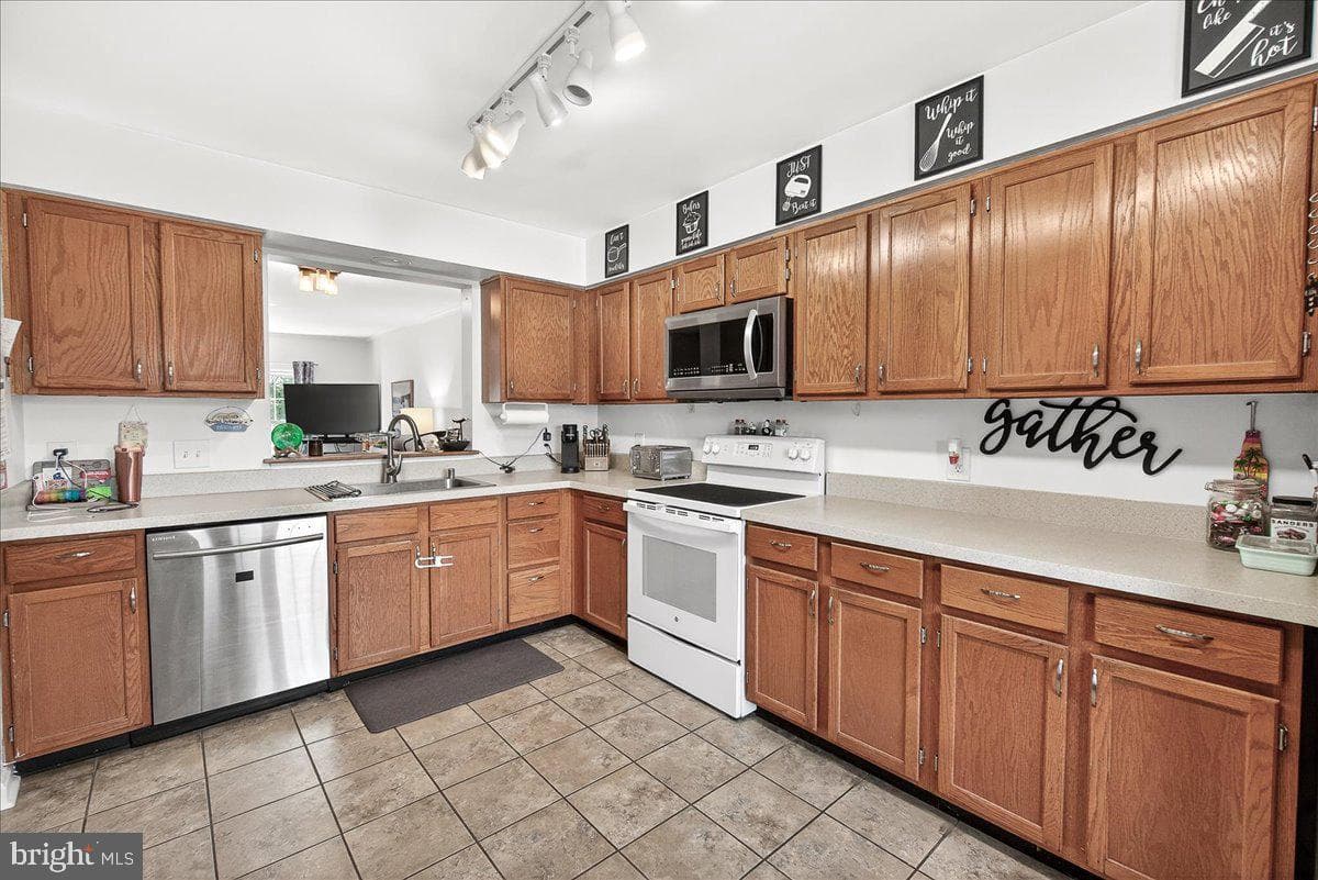 7093 Gresham Court W photo 4