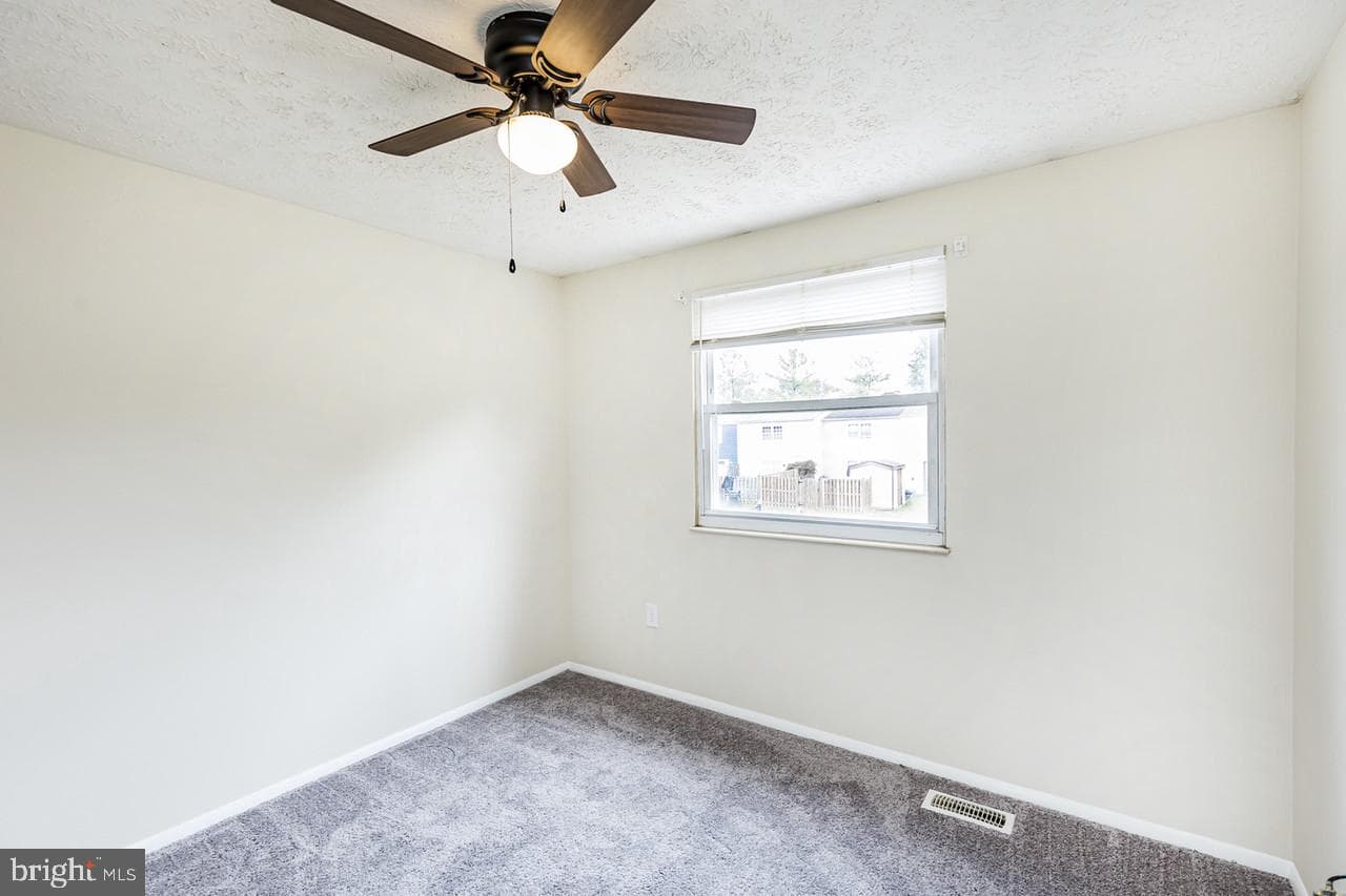 122 Sandalwood Court photo 23