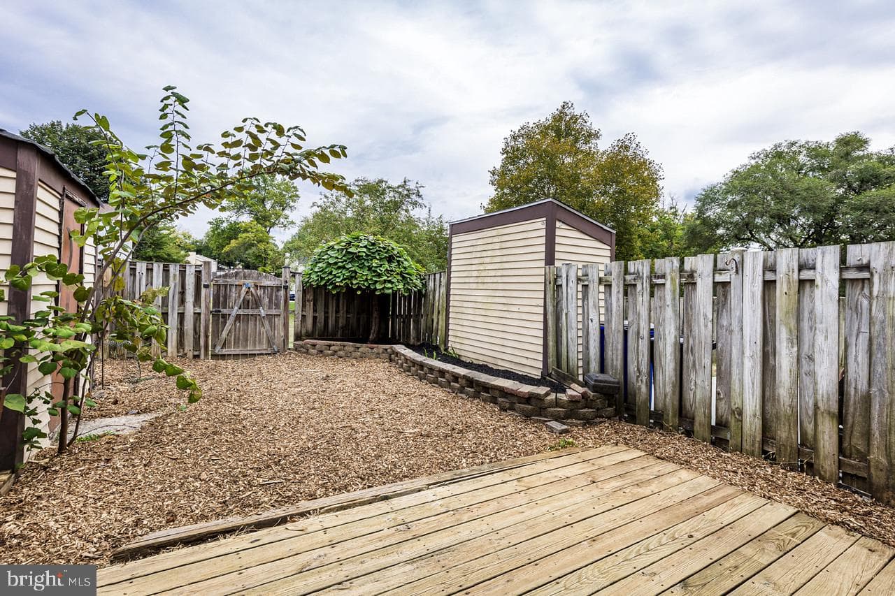 122 Sandalwood Court photo 31