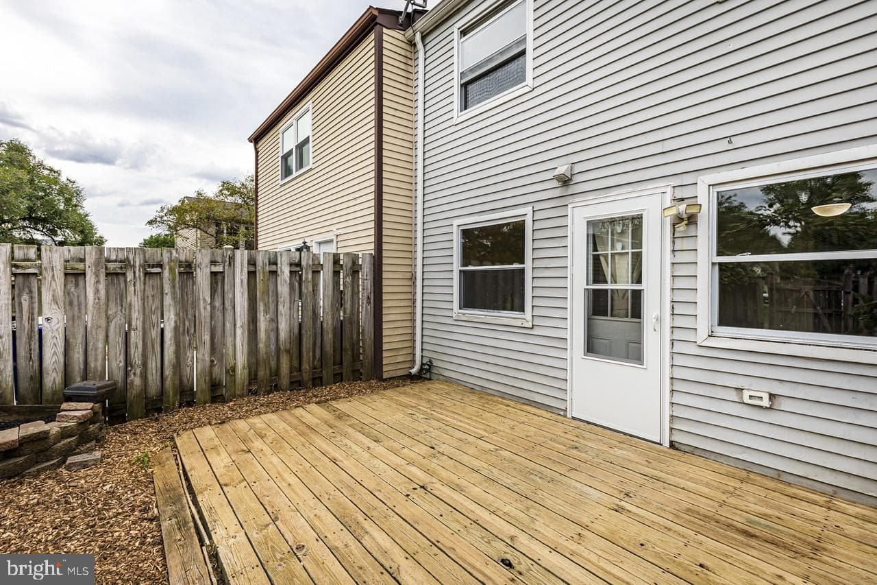 122 Sandalwood Court photo 32