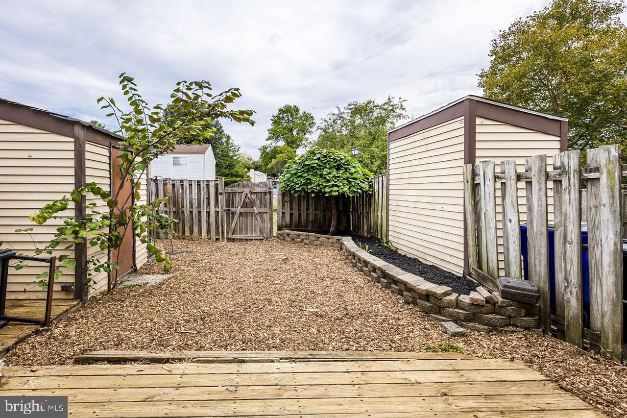 122 Sandalwood Court photo 33