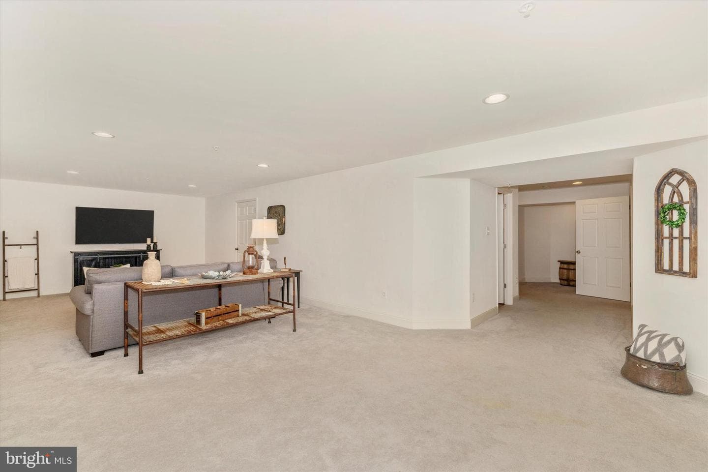 520 Isaac Russell Street photo 28