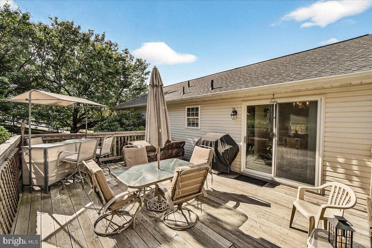 1103 Midvale Avenue photo 25
