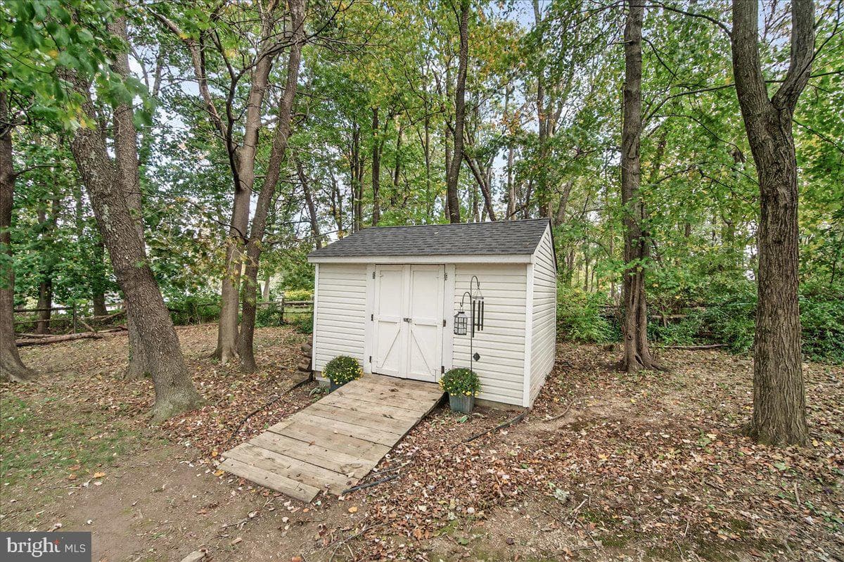 1103 Midvale Avenue photo 32