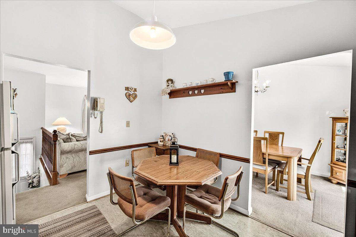 1103 Midvale Avenue photo 9