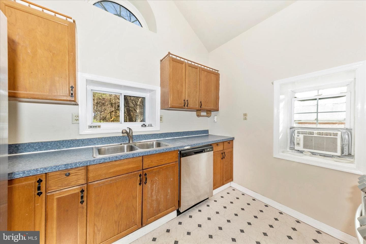 230 Knoxville Road photo 9