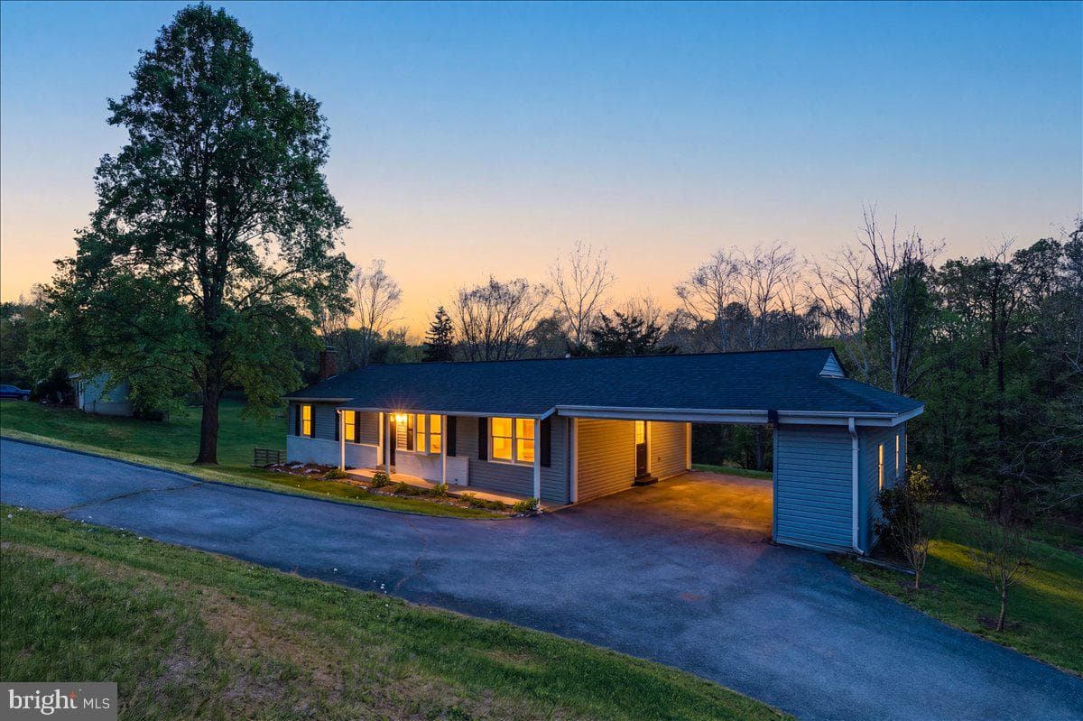 4389 Moleton Drive photo 2