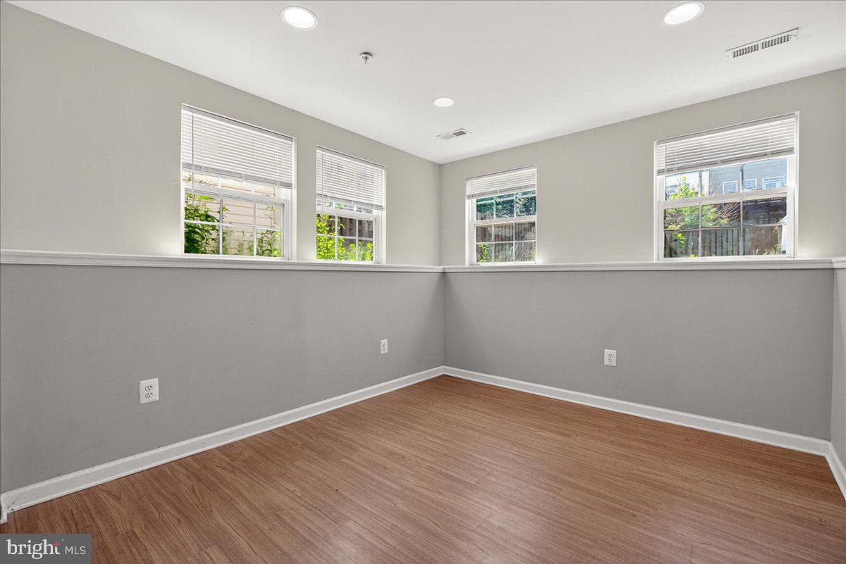 126 Fiona Way photo 32