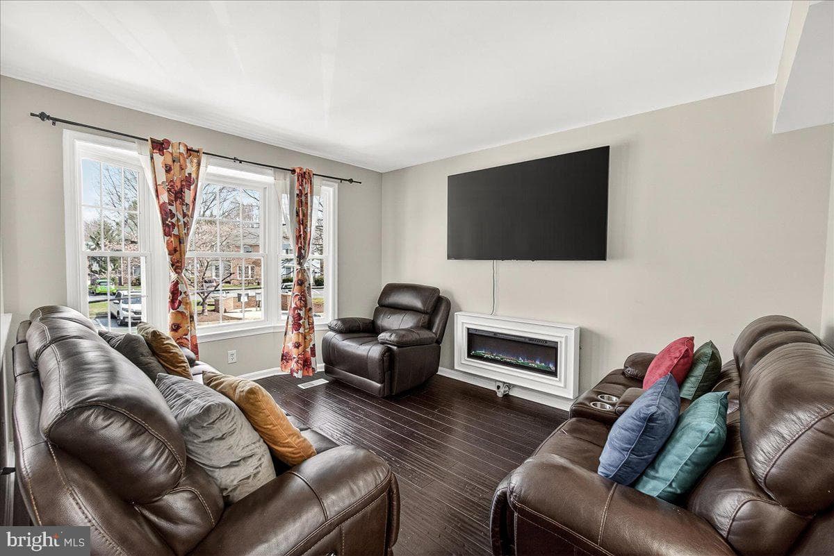 2219 Waller House Court photo 4