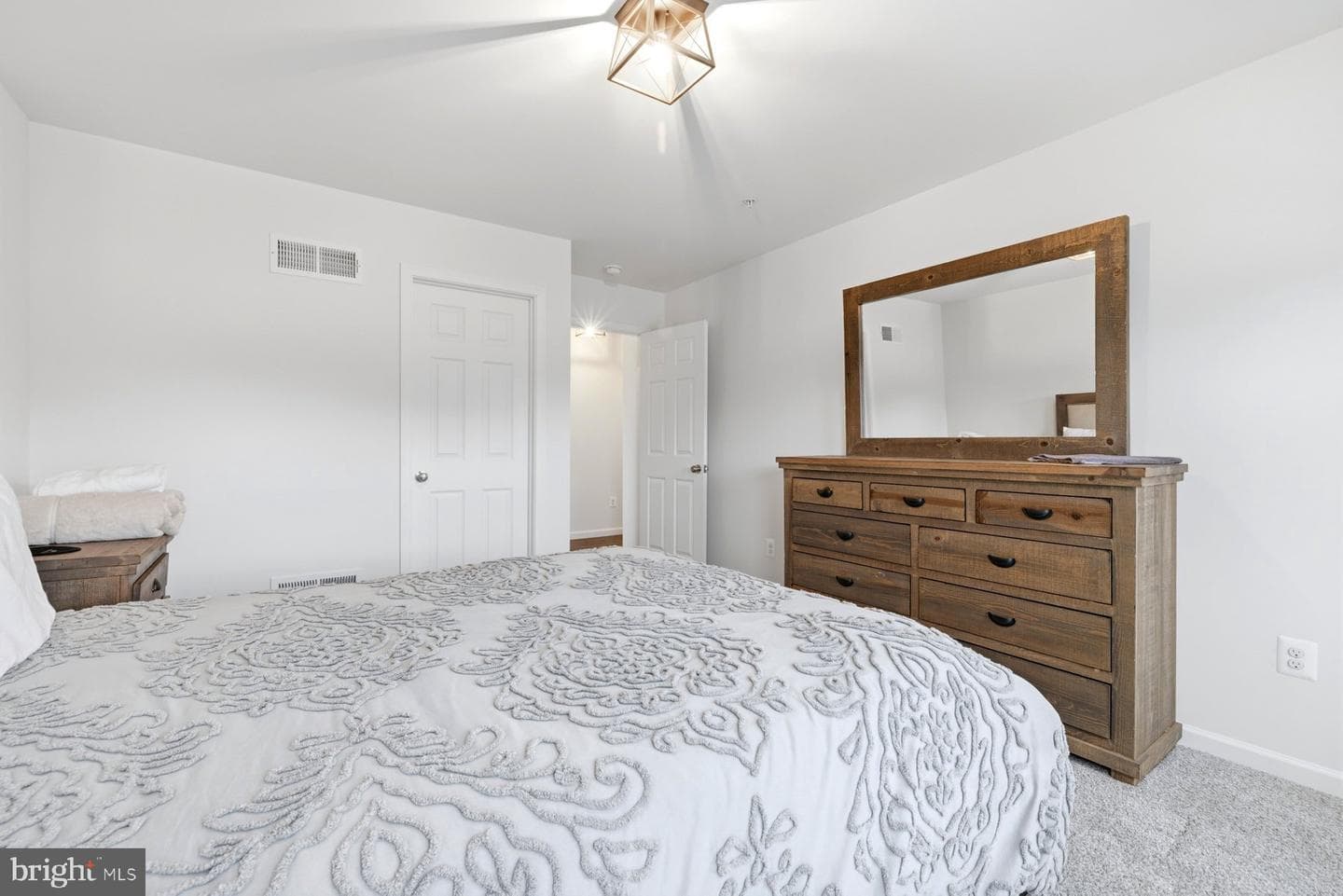2758 Hillfield Drive photo 24