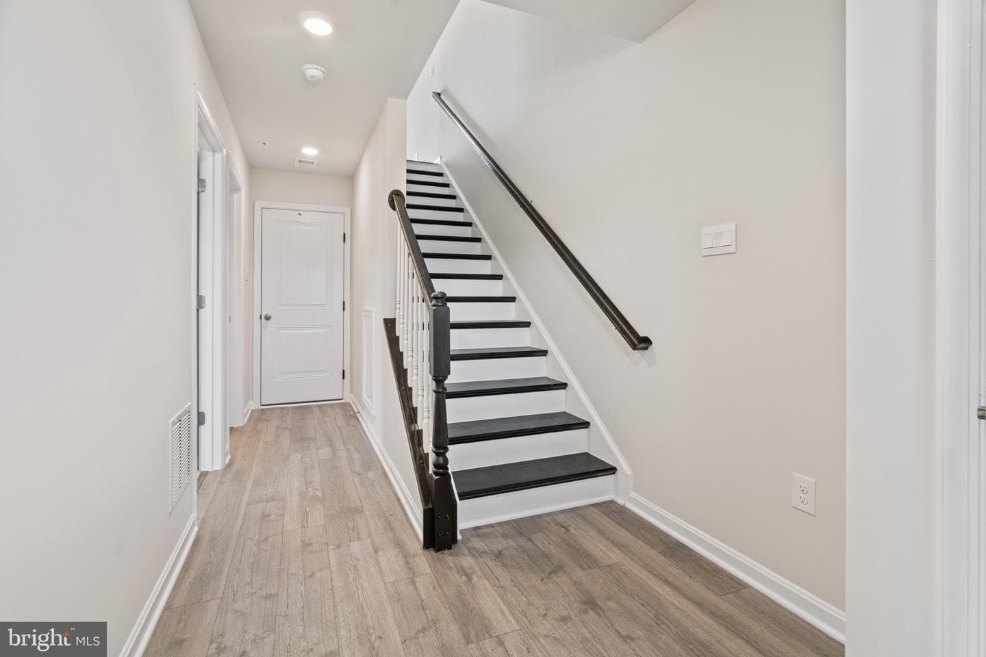 725 Compass Way photo 2