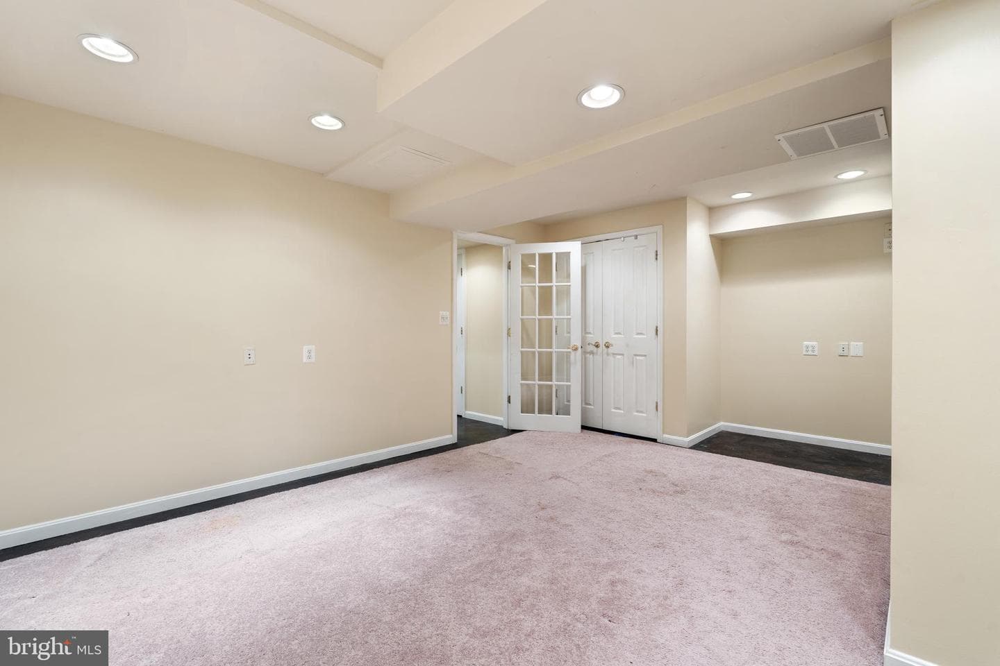 801 Dunbrooke Court photo 32