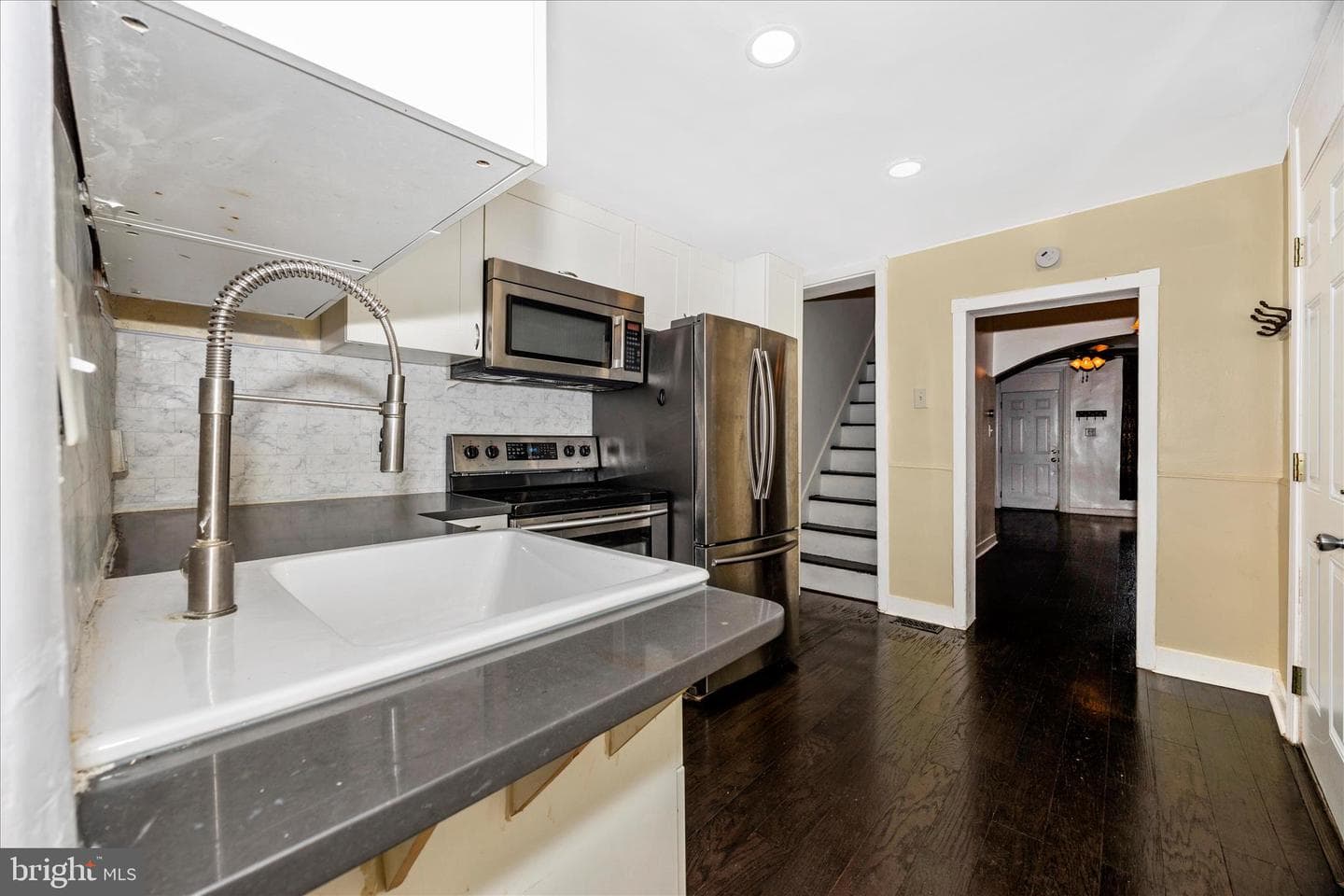 467 W South St photo 15