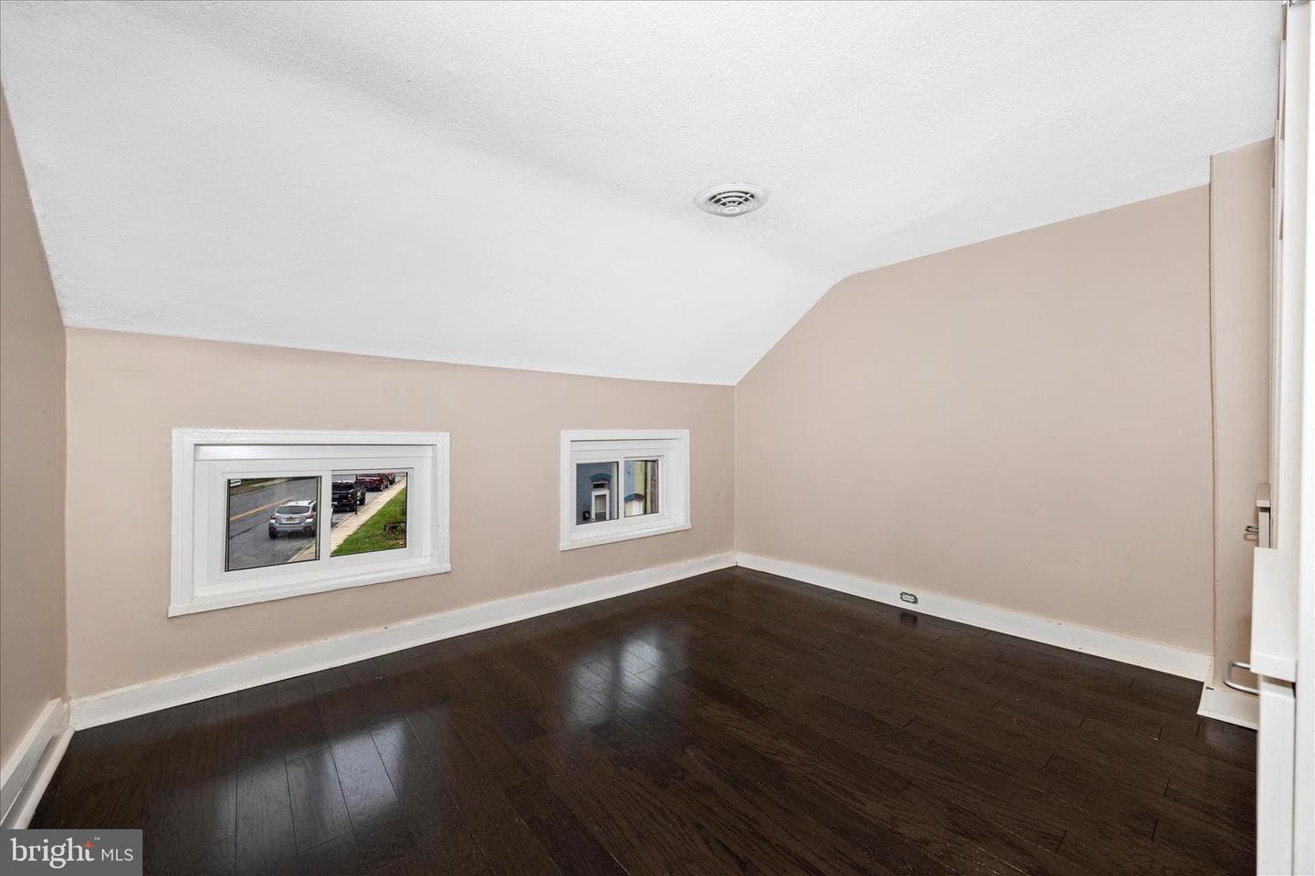 467 W South St photo 22
