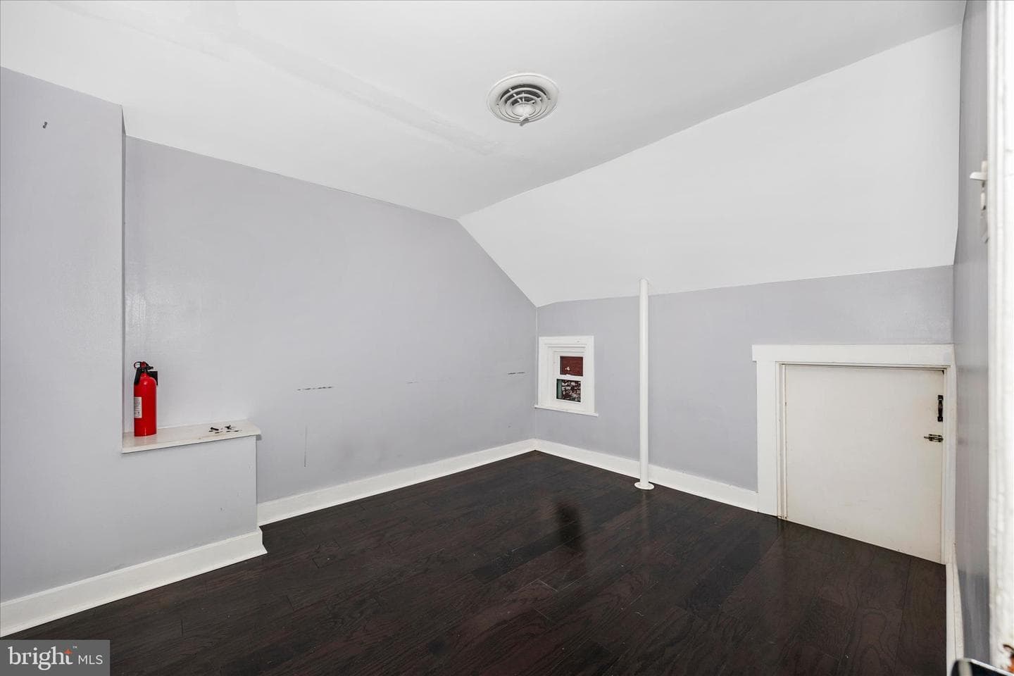 467 W South St photo 28