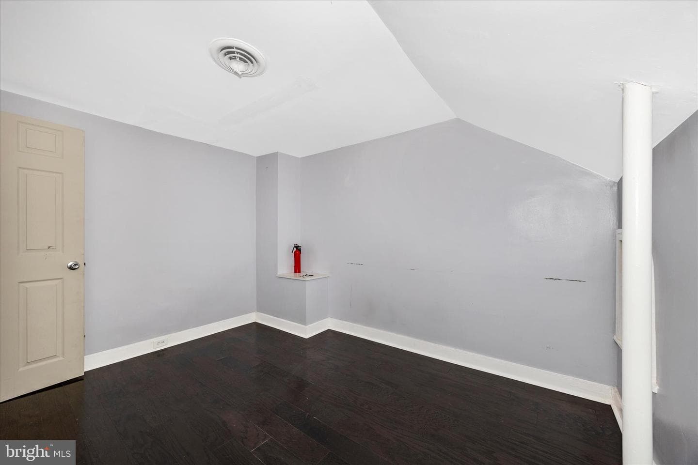 467 W South St photo 31