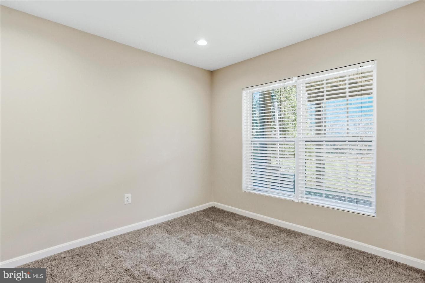 2544 Emerson Drive photo 33