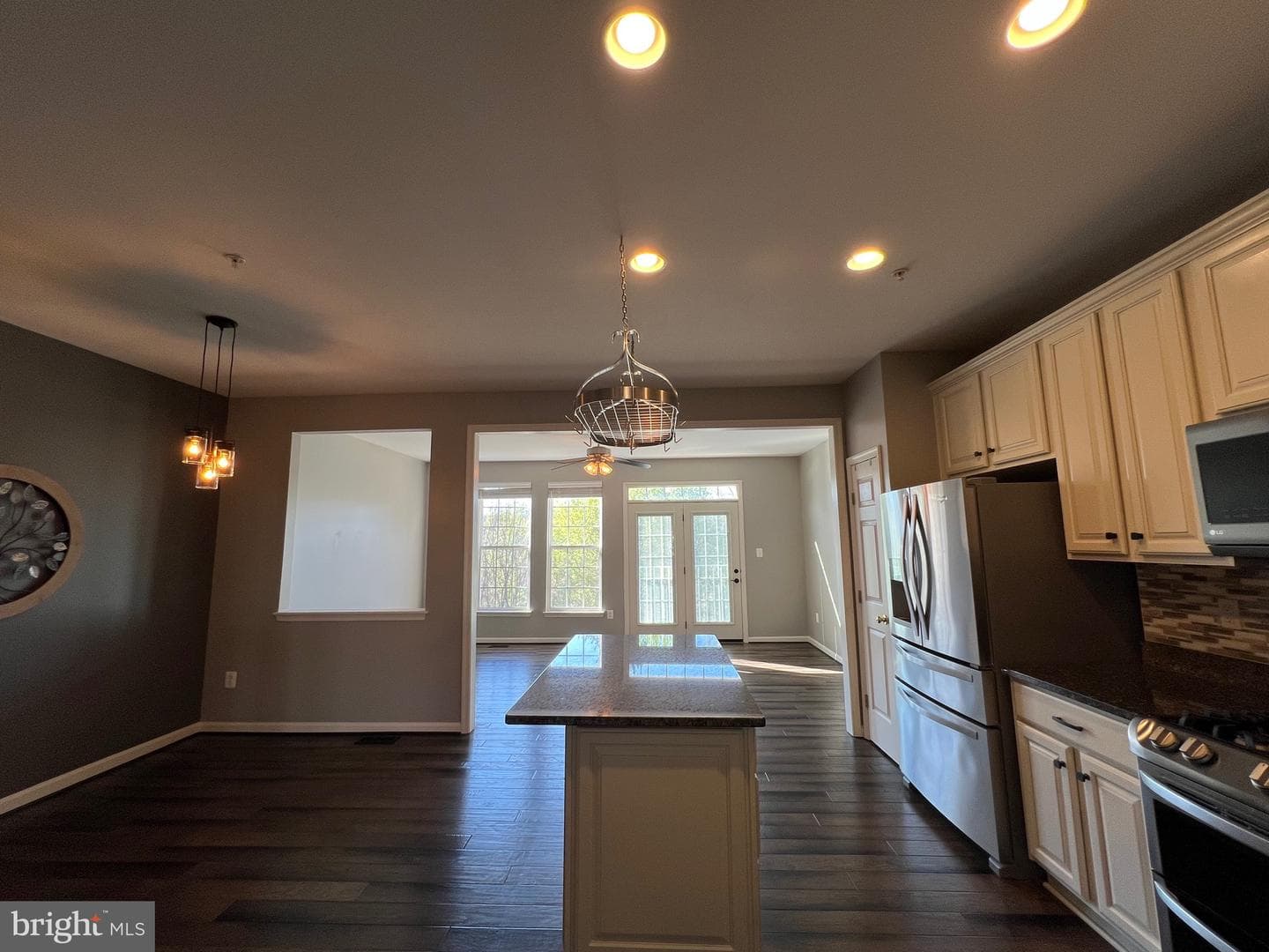 131 Fiona Way photo 18