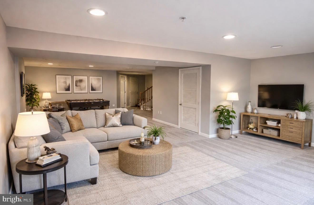 131 Fiona Way photo 32