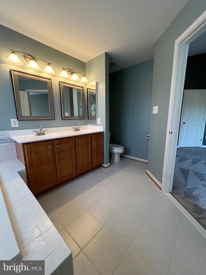131 Fiona Way photo 57