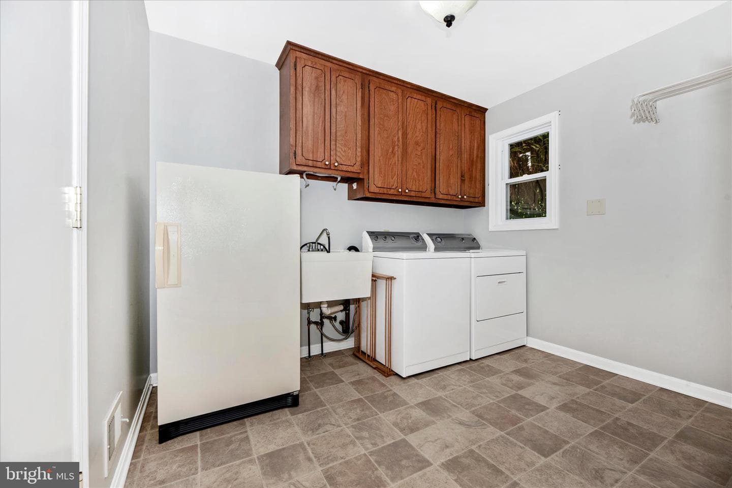 8234 Glendale Drive photo 32