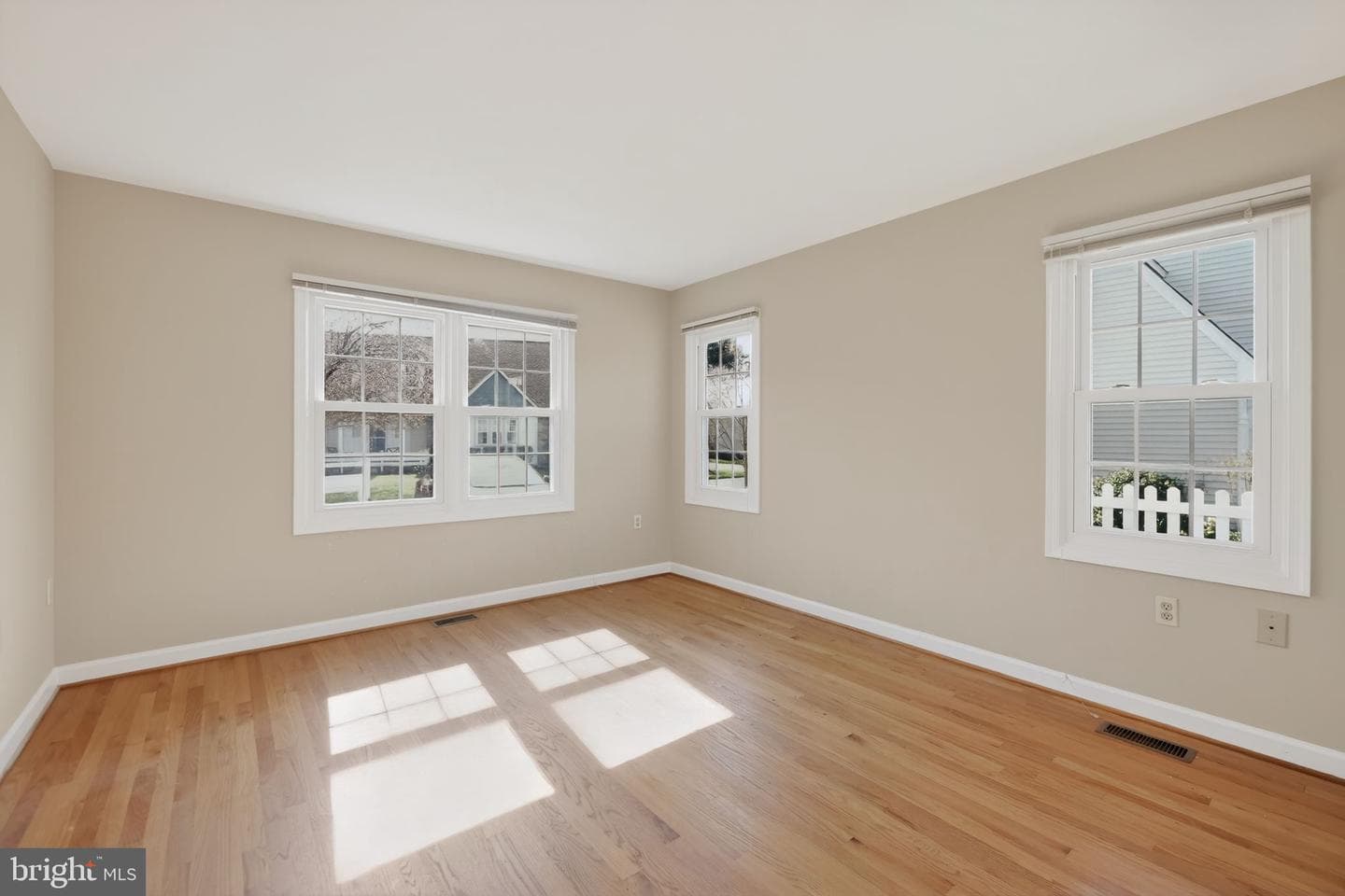 825 Dunbrooke Court photo 16